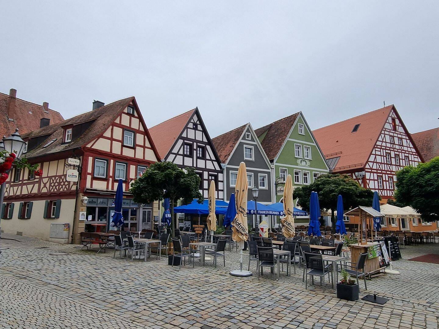 Immobilie in Neustadt an der Aisch - Teilsaniertes & ensemblegeschütztes Fachwerkhaus zentral am Marktplatz Neustadt Aisch - Bild 2