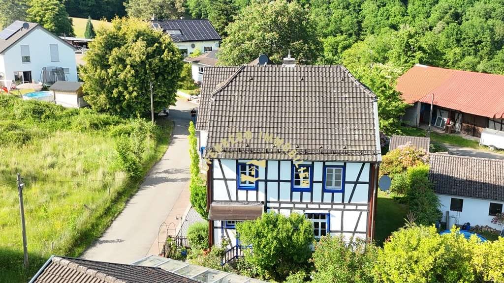 Immobilie in Eitorf - Viel Platz für Familie & Beruf: Zwei Häuser mit Charme und tollem Weitblick in Eitorf - Bild 4