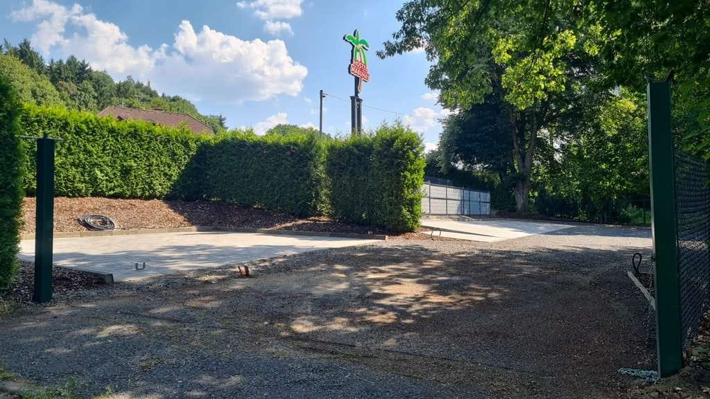 Immobilie in Kleinmaischeid - Investitionsobjekt mit Potenzial: Hostel mit zwei Wohneinheiten und Imbissanschluss - Bild 2