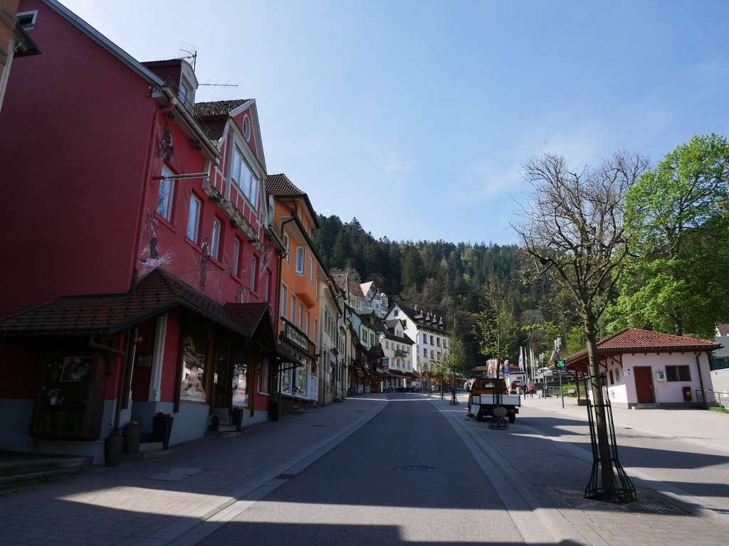 Immobilie in Triberg im Schwarzwald - Lebendiges Stadthaus mit Charakter - vielseitiges Wohn- und Geschäftshaus im Zentrum von Triberg! - Bild 3