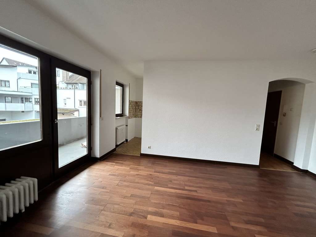 Immobilie in Emmendingen - Helles Apartment mit großem Balkon in ruhiger, zentraler Lage - Bild 1