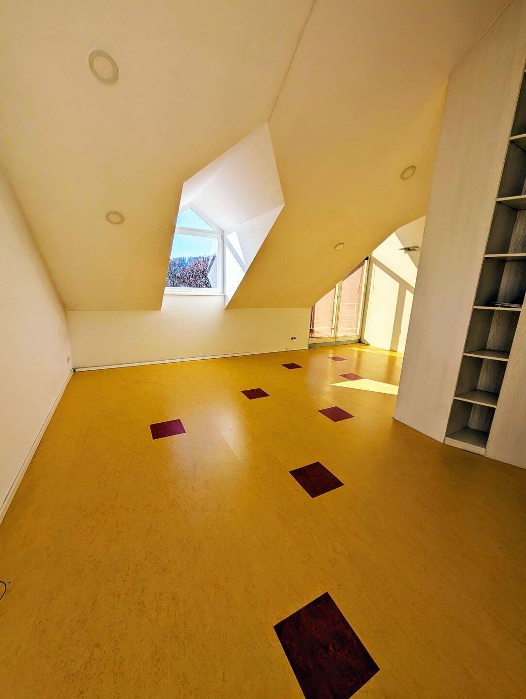 Immobilie in Tuttlingen - Wohnen und Arbeiten unter einem Dach - Vielseitiges Einfamilienhaus in Top-Lage von Fridigen an der Donau  - Bild 3