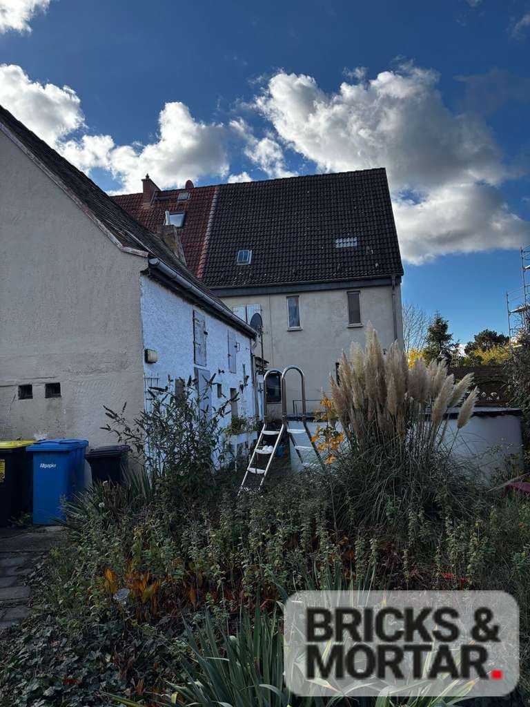 Immobilie in Schkopau - Charmante Doppelhaushälfte mit viel Potenzial und großzügigem Grundstück - Bild 1
