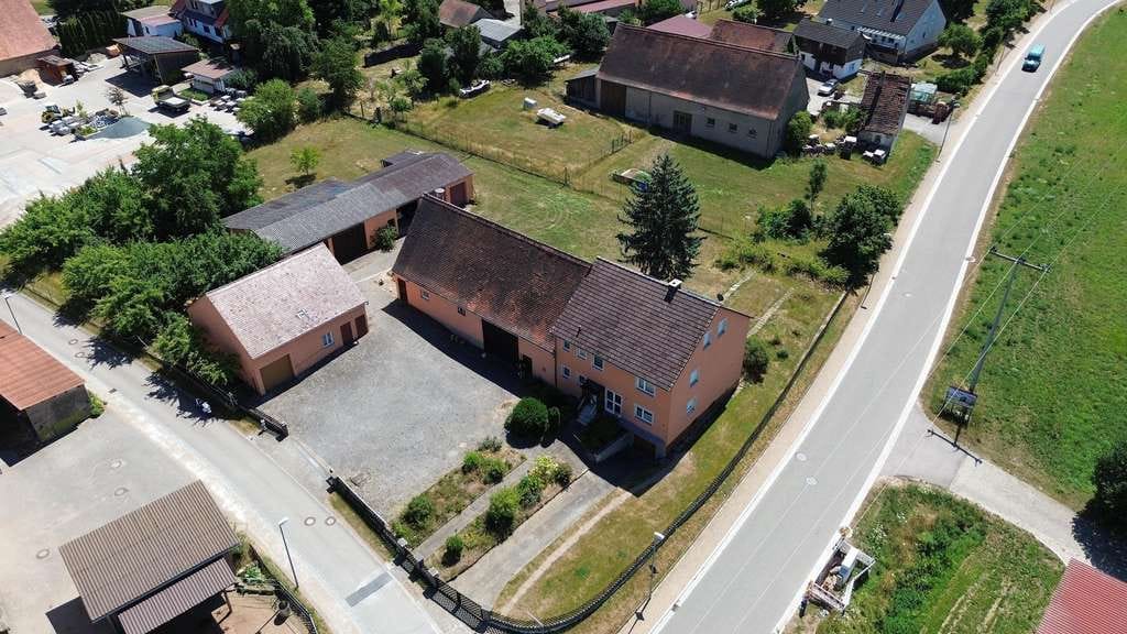 Immobilie in Windsbach - Vielseitiges Mehrgenerationenhaus mit großem Grundstück und Nebengebäuden - Bild 1