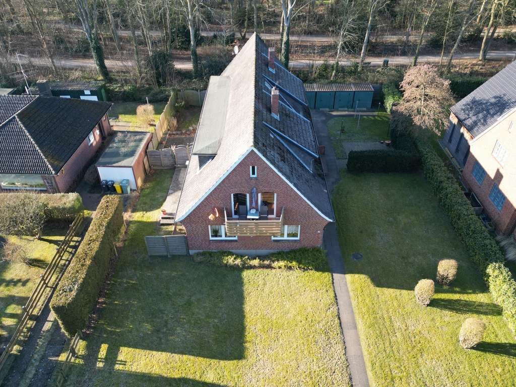 Immobilie in Wyk auf Föhr - Grundsolide Kapitalanlage: Mehrfamilienhaus mit 4 Wohnungen in bester Wyker Wohngegend! - Bild 1