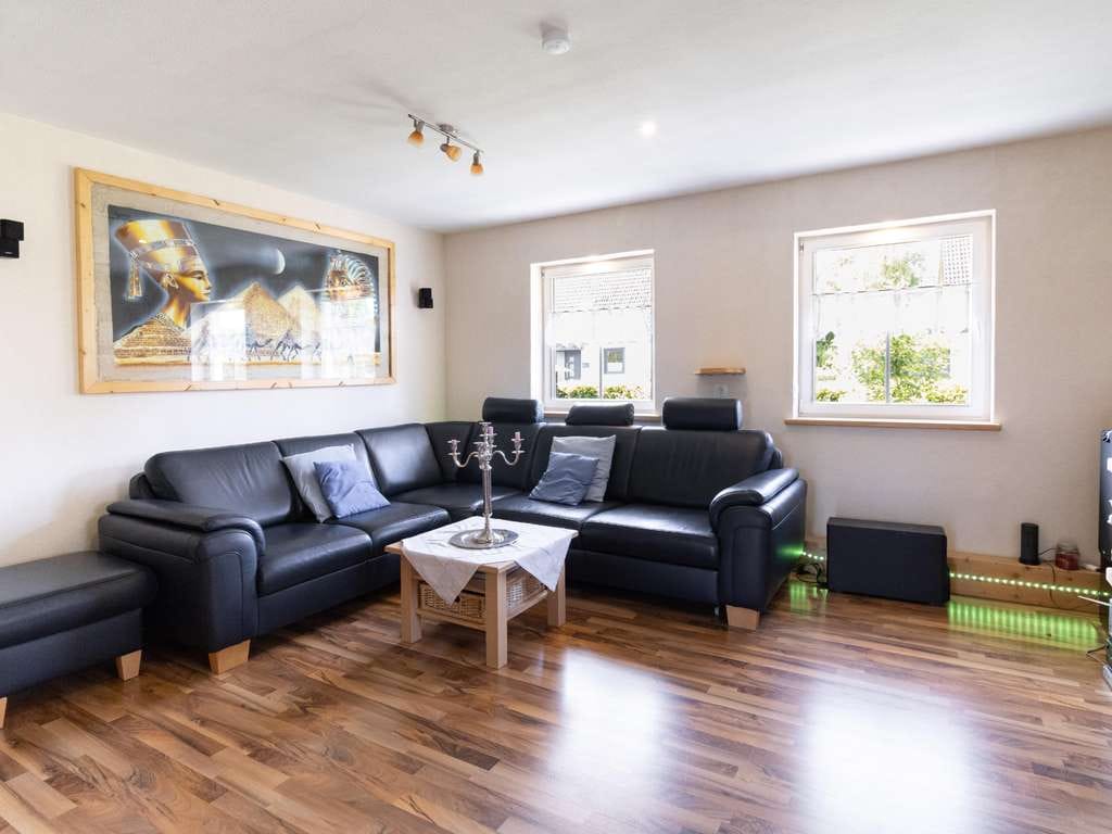 Immobilie in Neuberend - Komplett saniertes Einfamilienhaus mit wasserführendem Holzofen - Bild 2