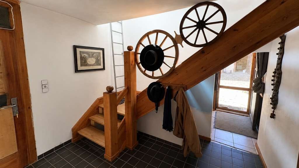 Immobilie in Königsee - Ehemaliger Bauernhof mit großem Grundstück, Scheune, PV-Anlage und Waldflächen  - Bild 0