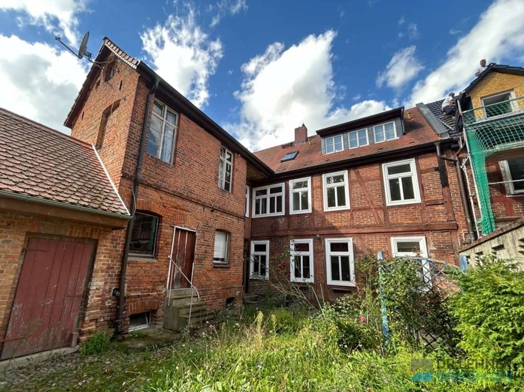 Immobilie in Osterburg (Altmark) - Fachwerk-Mehrfamilienhaus (3 Wohneinheiten) in Osterburg mit Wertsteigerungspotenzial - Bild 2
