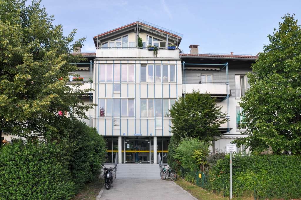 Immobilie in Bad Tölz - Carmante, sonnige 2-Zimmerwohnung in Bad Tölz – mit Westbalkon im 2. OG. Sehr gut vermietet. - Bild 0