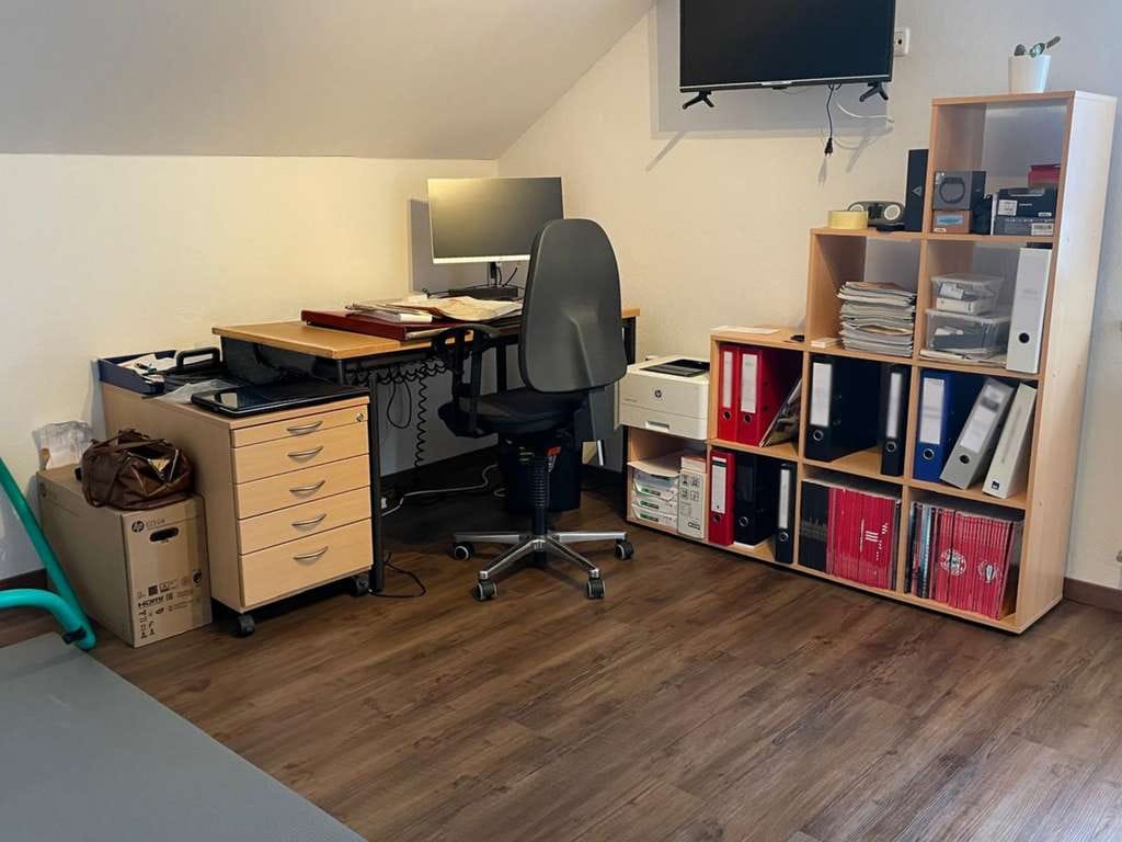 Immobilie in Burglengenfeld - Geräumiges Zweifamilienhaus mit zwei Garagen und großem Grundstück in Burglengenfeld - Bild 4