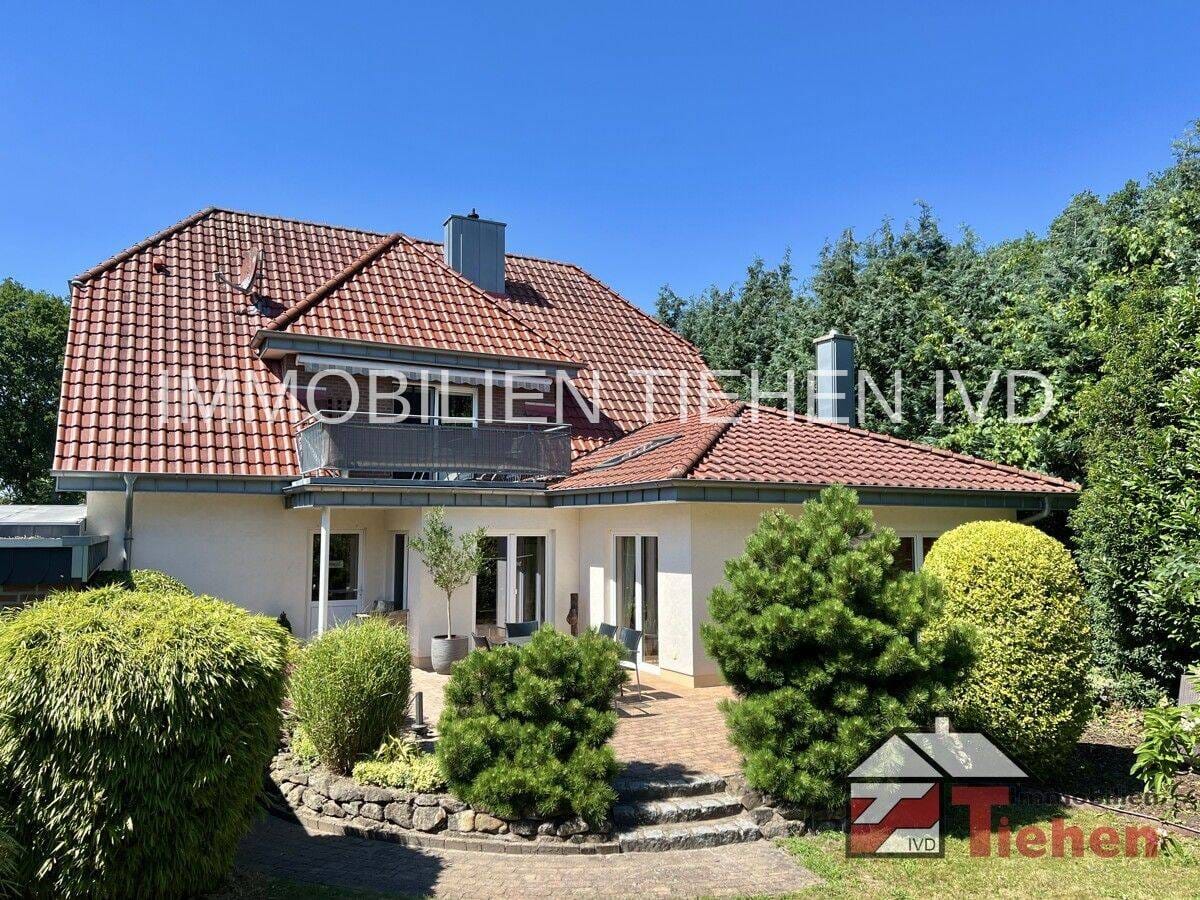 Immobilie in Klein Berßen - PLATZ FÜR 2 FAMILIEN!  Voll renoviert mit Doppelgarage und Doppelcarport - PROVISIONSFREI! - Bild 0