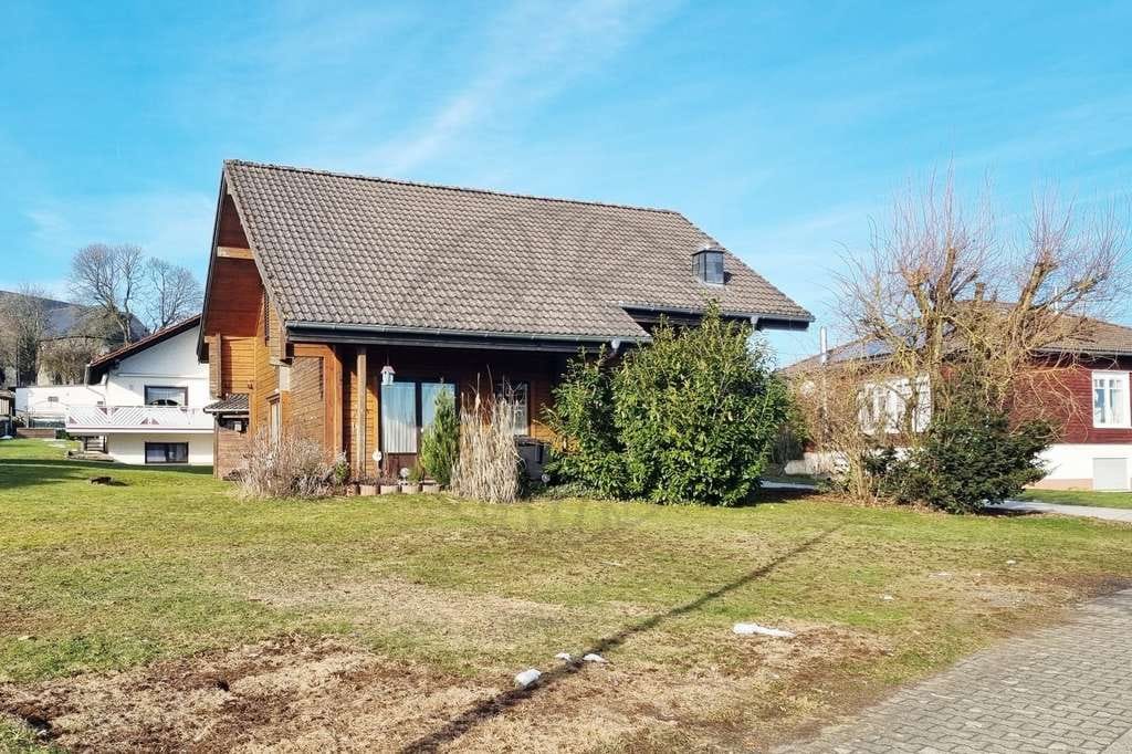 Immobilie in Höhn - Gemeinde Höhn: -Naturfreunde hingeschaut- Blockbohlenhaus mit Garage und schönem Garten - Bild 2