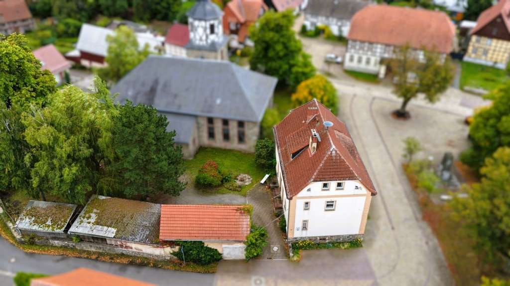 Immobilie in Harzgerode - Für alle, die nicht suchen, sondern machen: Großzügiges Wohnhaus im Harz -Platz für Familie & Gäste - Bild 2