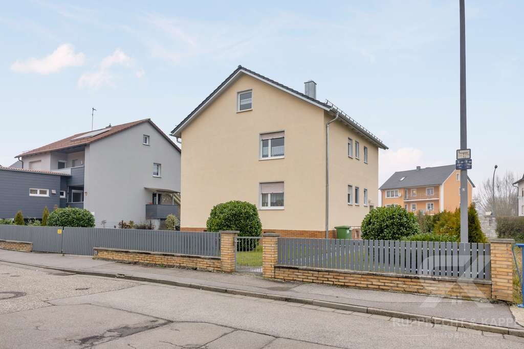 Immobilie in Teublitz - Energieeffizientes und gepflegtes Zweifamilienhaus in schöner Siedlung von Teublitz - Bild 0