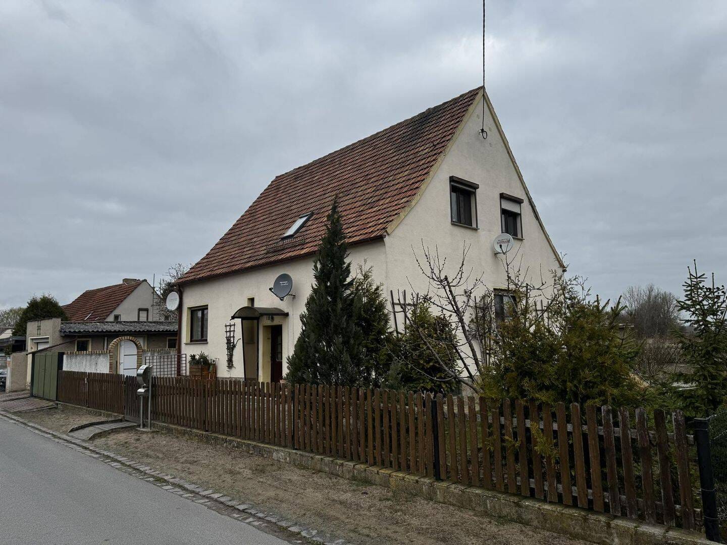 Immobilie in Dommitzsch - Einfamilienhaus mit pflegeleichten Grundstück und 2 Nebengelassen in Elsnig bei Torgau zu verkaufen - Bild 2