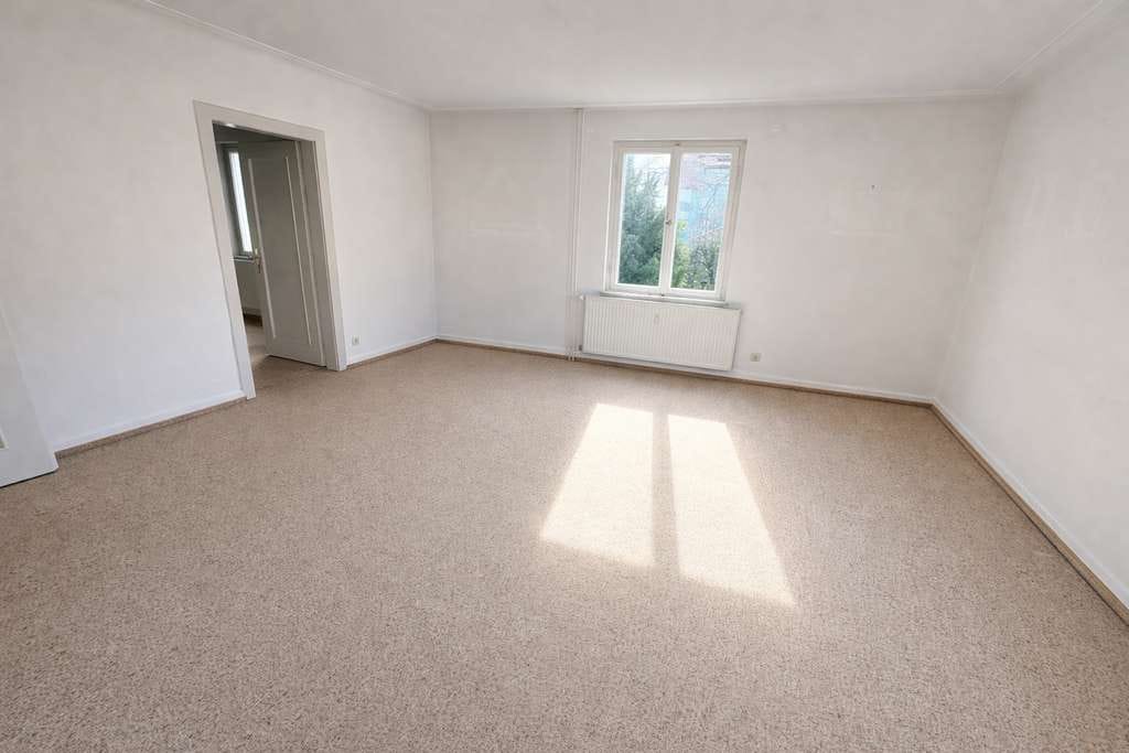 Immobilie in Trossingen - Attraktives Mehrfamilienhaus mit großem Garten und Entwicklungspotenzial - Bild 2