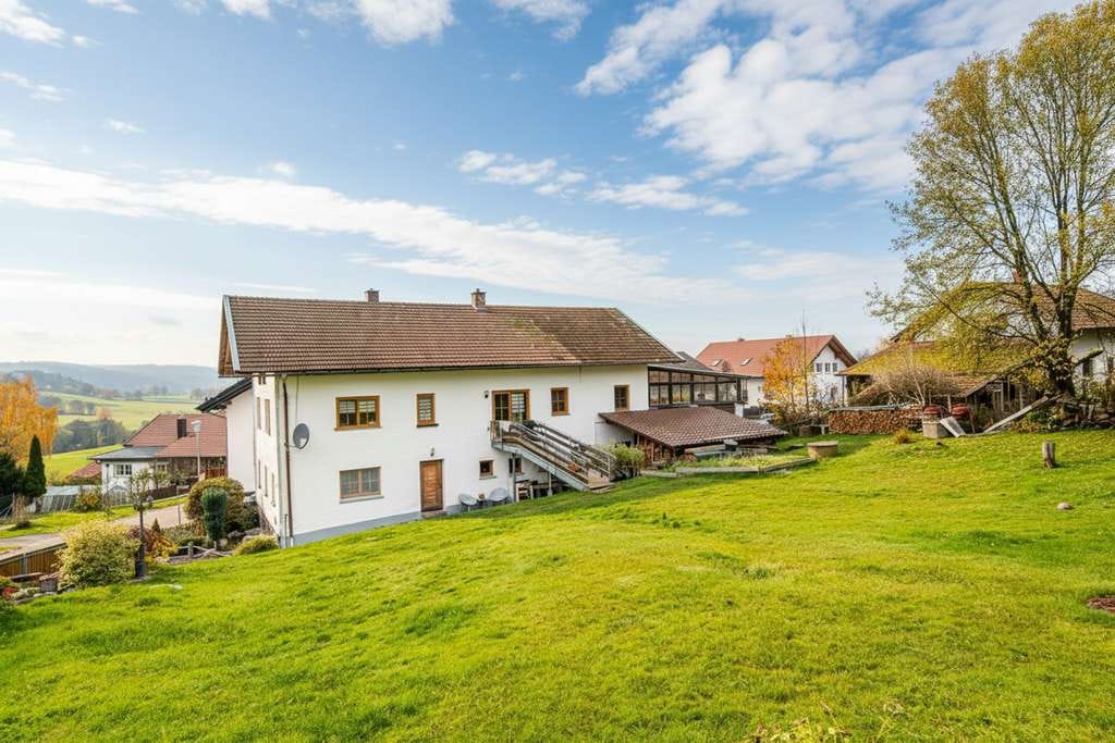 Immobilie in Neukirchen beim Heiligen Blut - Charmantes Zweifamilienhaus mit loftartigem Dachausbau in ruhiger Lage - Bild 4