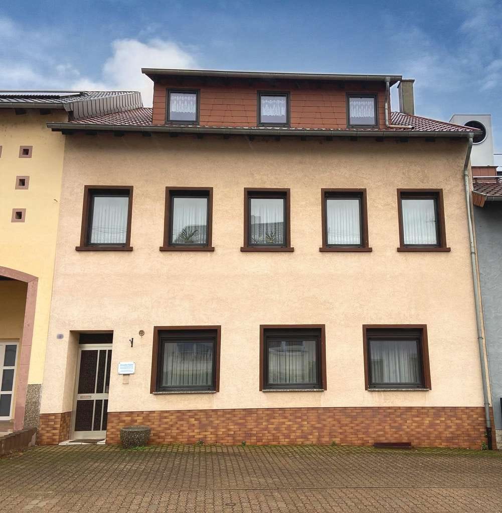 Immobilie in Rehlingen-Siersburg - Rendite oder Eigennutzung - Flexibles Mehrfamilienhaus in guter Ortslage - Bild 0