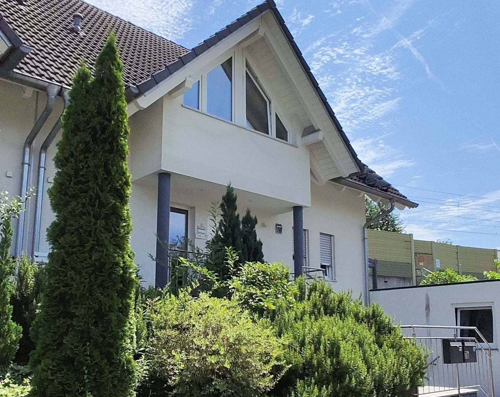 Immobilie in Schallstadt - SCHALLSTADT - TOP-OBJEKT -  sehr schöne, exklusive und massivgebaute Doppelhaushälfte - Bild 2