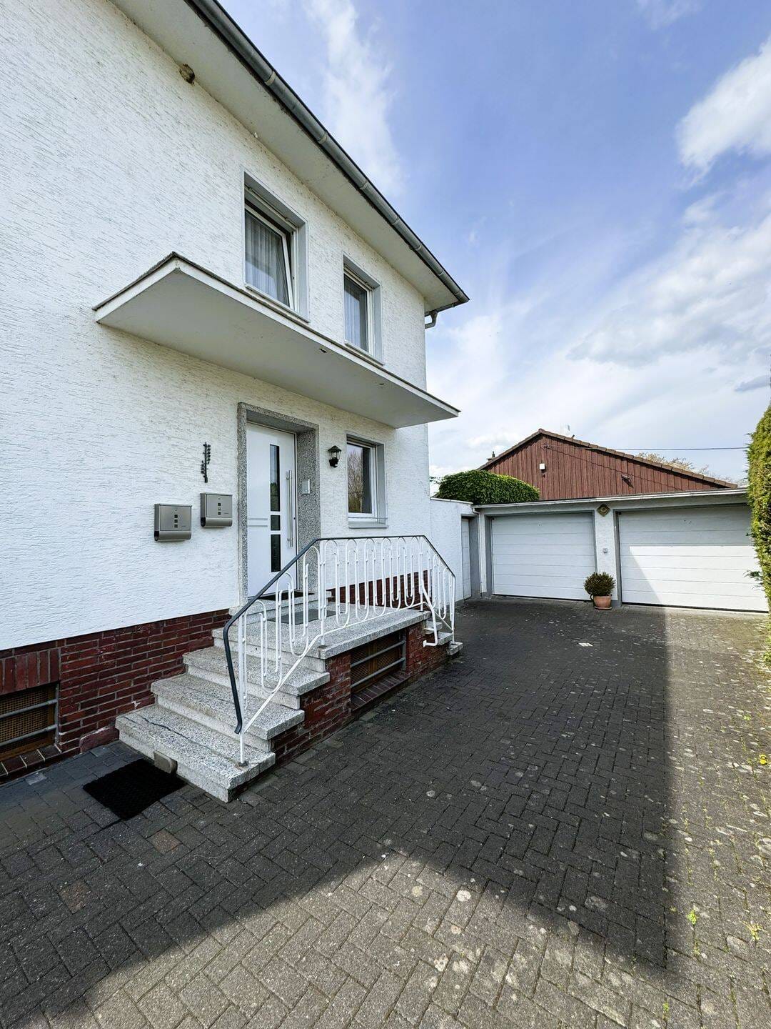 Immobilie in Erwitte - ZU VERKAUFEN: Vielseitiges Einfamilienhaus in Erwitte (Horn) für Familien oder mehrere Generationen - Bild 1