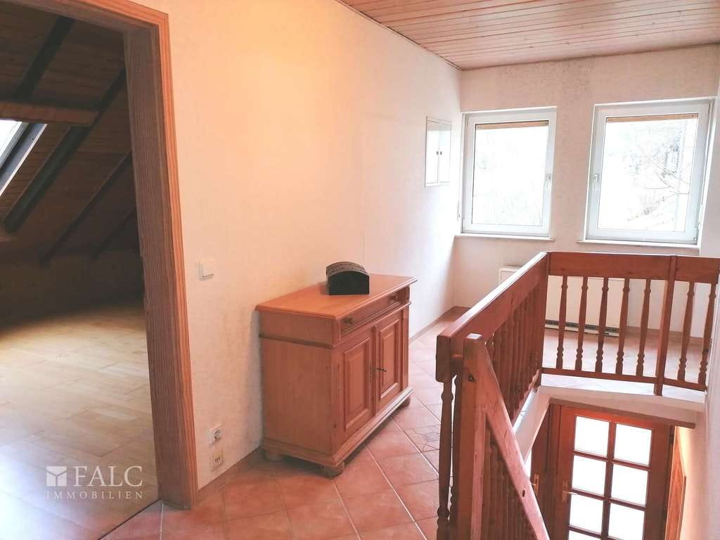 Immobilie in Eichenbühl - --Einfamilienhaus mit Einliegerwohnung mit super Fernsicht-- - Bild 2