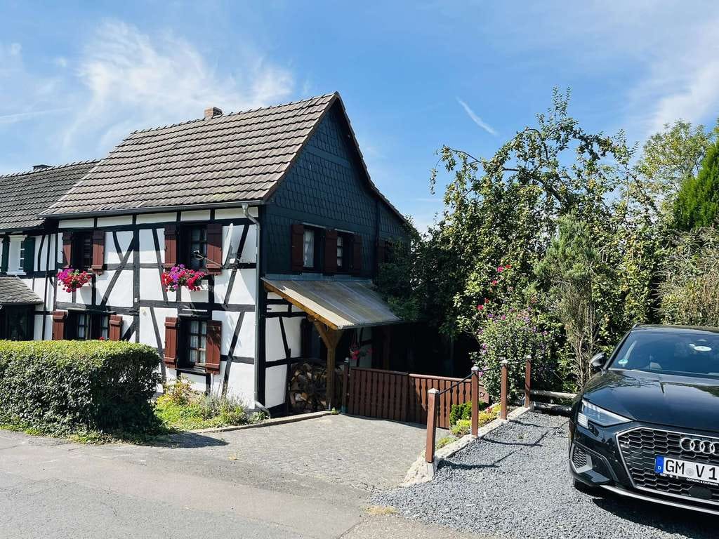 Immobilie in Eitorf - Fachwerkdoppelhaushälfte mit großem Grundstück in Eitorf - Bild 2