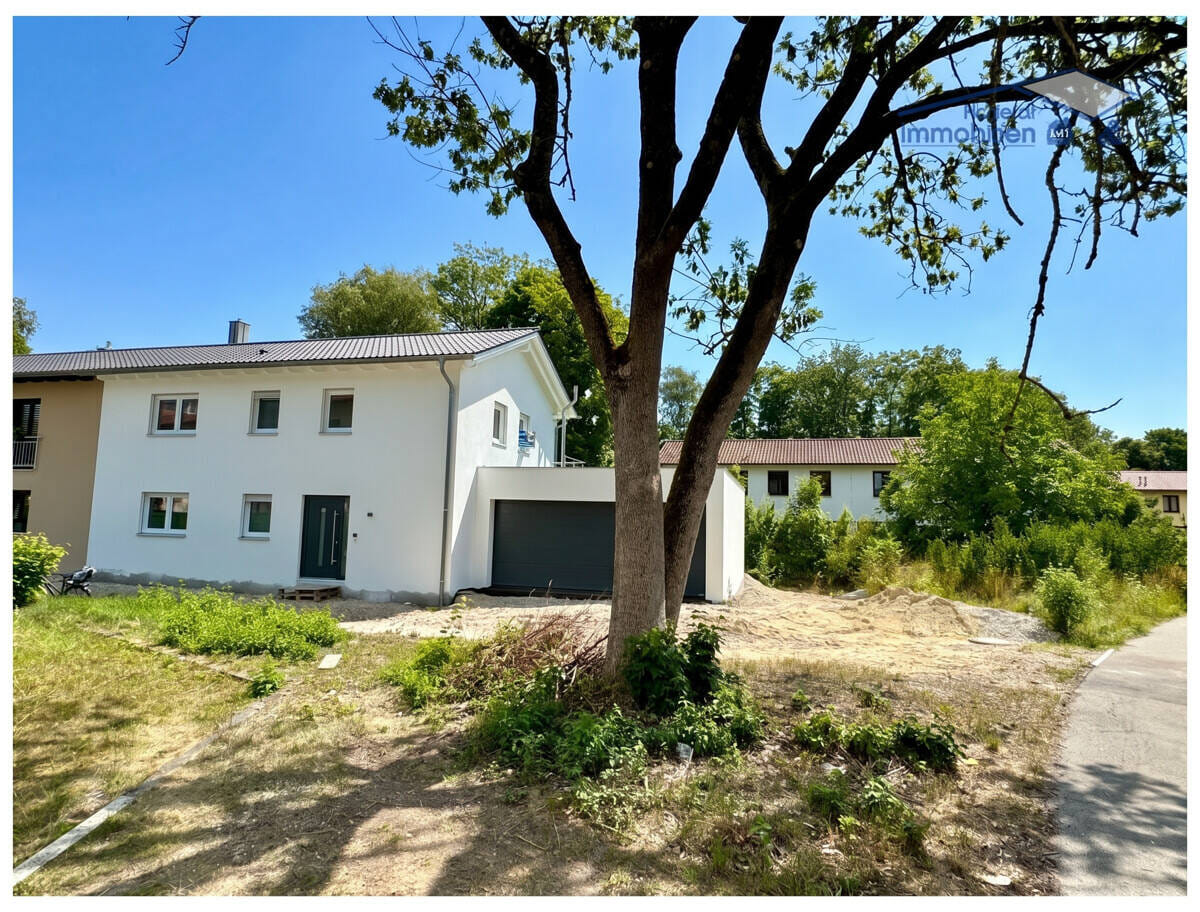 Immobilie in Stadtbergen - Über 1.3 Mio € investiert: Ca. 4% Rendite mögl.: Neubau! ELW, Doppelgarage & Niedrigenergiebauweise - Bild 1