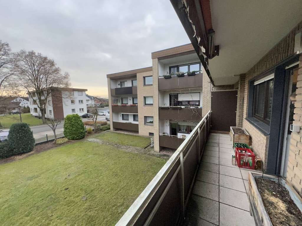Immobilie in Verl - Neu renovierte 2-Zimmer-Wohnung mit Balkon, Kellerraum und PKW-Stellplatz in Verl zu verkaufen - Bild 2