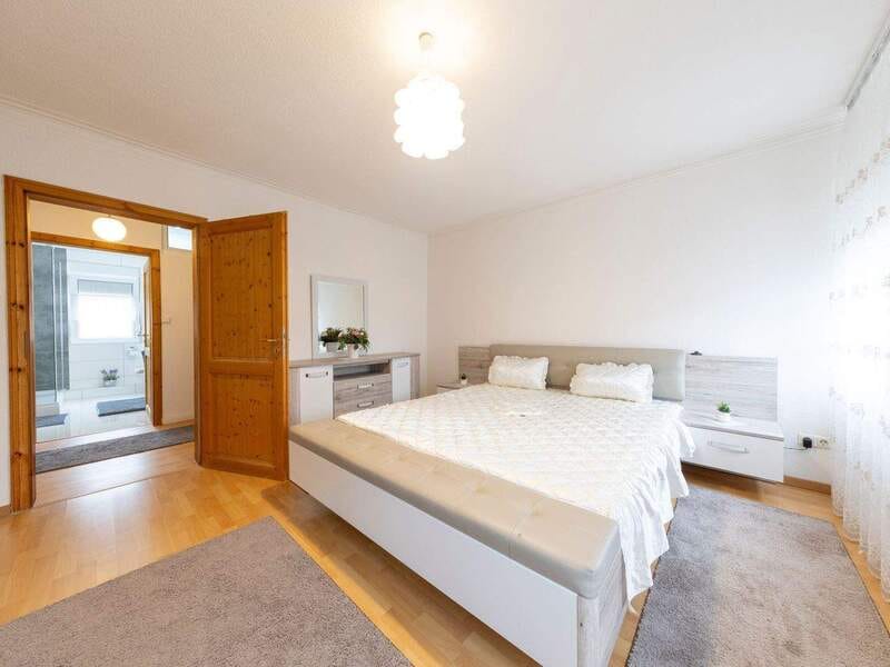 Immobilie in Bönnigheim - Gepflegtes Einfamilienhaus mit viel Platz für Ihre Familie - Bild 0