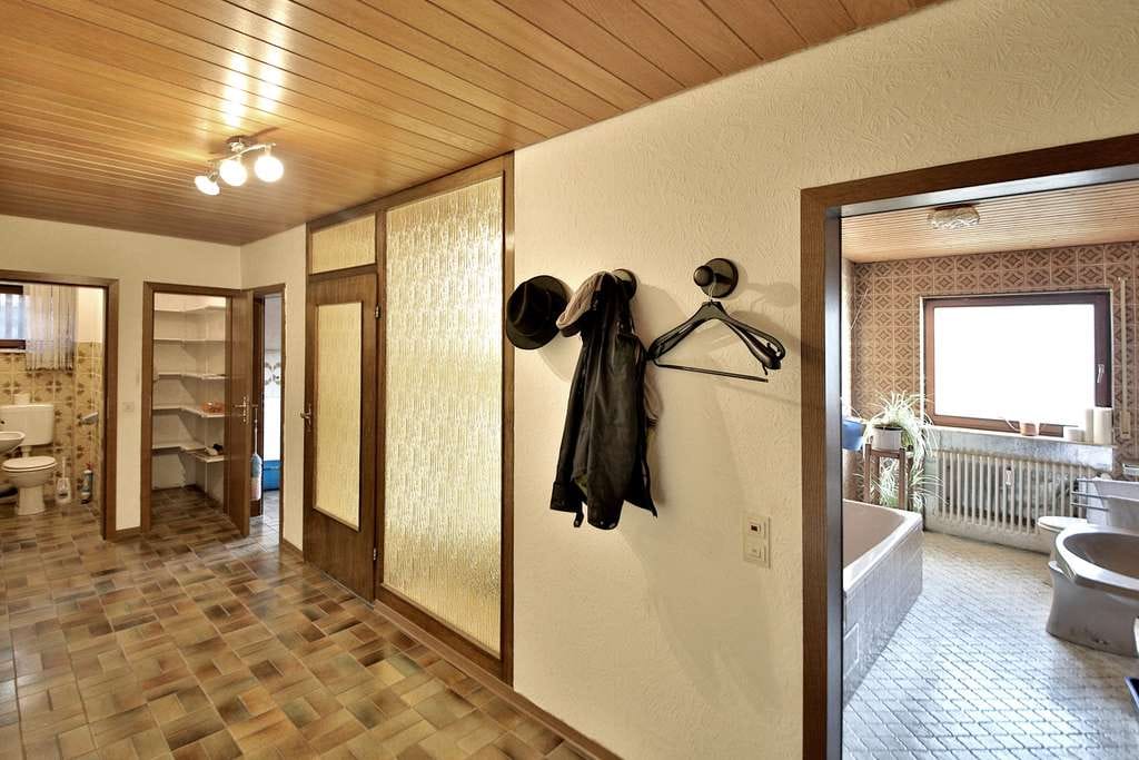 Immobilie in Gondelsheim - Massives, sanierungsbedürftiges Zweifamilienhaus mit 192 qm Wohnfläche in ruhiger Wohnlage - Bild 4
