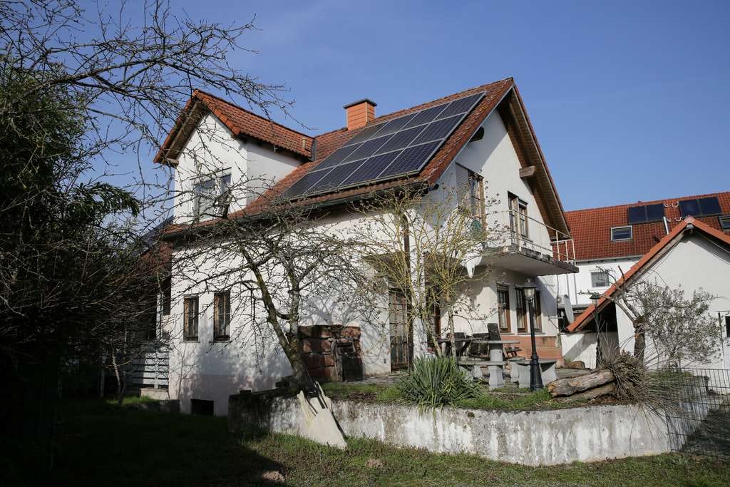 Immobilie in Germersheim - Einfamilienhaus inkl. Einliegerwohnung in begehrter Feldrandlage mit viel Potenzial! - Bild 0