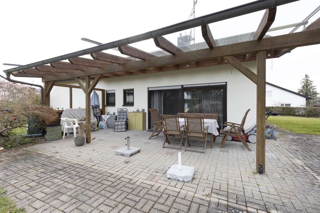 Immobilie in Oberstenfeld - Einfamilienhaus in top Lage mit Garten, PV-Anlage und Ausbaupotential - Bild 3