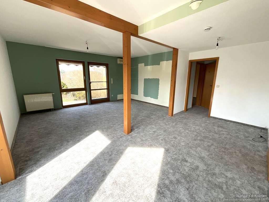 Immobilie in Abenberg - Wohnen auf einer Ebene:
Einfamilienhaus mit Keller und
ausbaufähigem Dachgeschoss
sowie zwei Gara - Bild 3