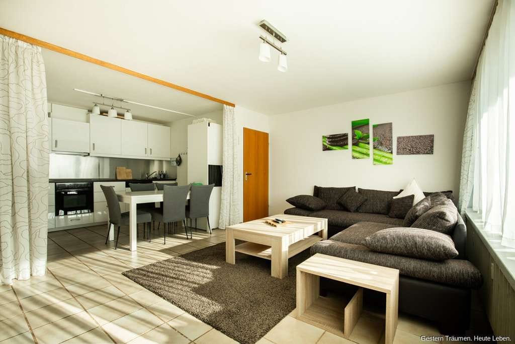 Immobilie in Todtnau - Naturblick inklusive: Gepflegte 2-Zimmer-Wohnung mit Terrasse in Herrenschwand zu verkaufen - Bild 2