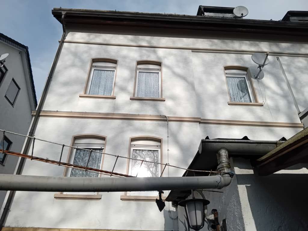 Immobilie in Siegen - Renovierungsbedürftiges 6-Zimmer Haus mit Garage in Siegen - Bild 2