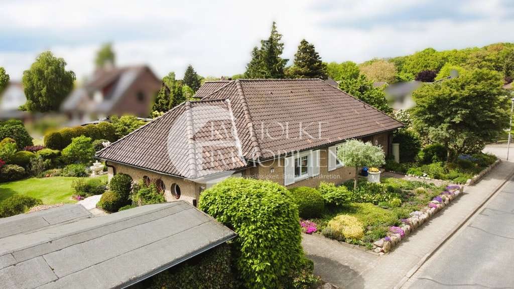 Immobilie in Ebstorf - Wohnen wie im eigenen Park – Exklusiver Bungalow mit traumhafter Gartenanlage in Ebstorf - Bild 4