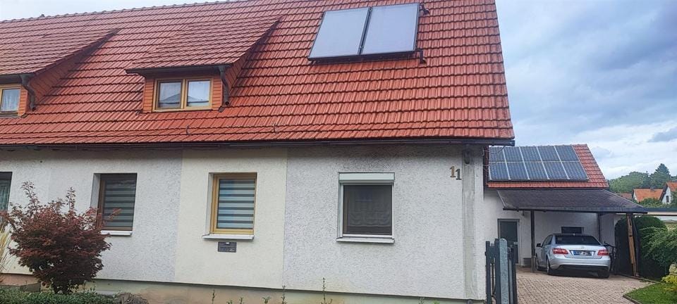Immobilie in Hildburghausen - Viel Platz für Leben und Ideen – modernisierte Doppelhaushälfte mit großem Garten - Bild 0