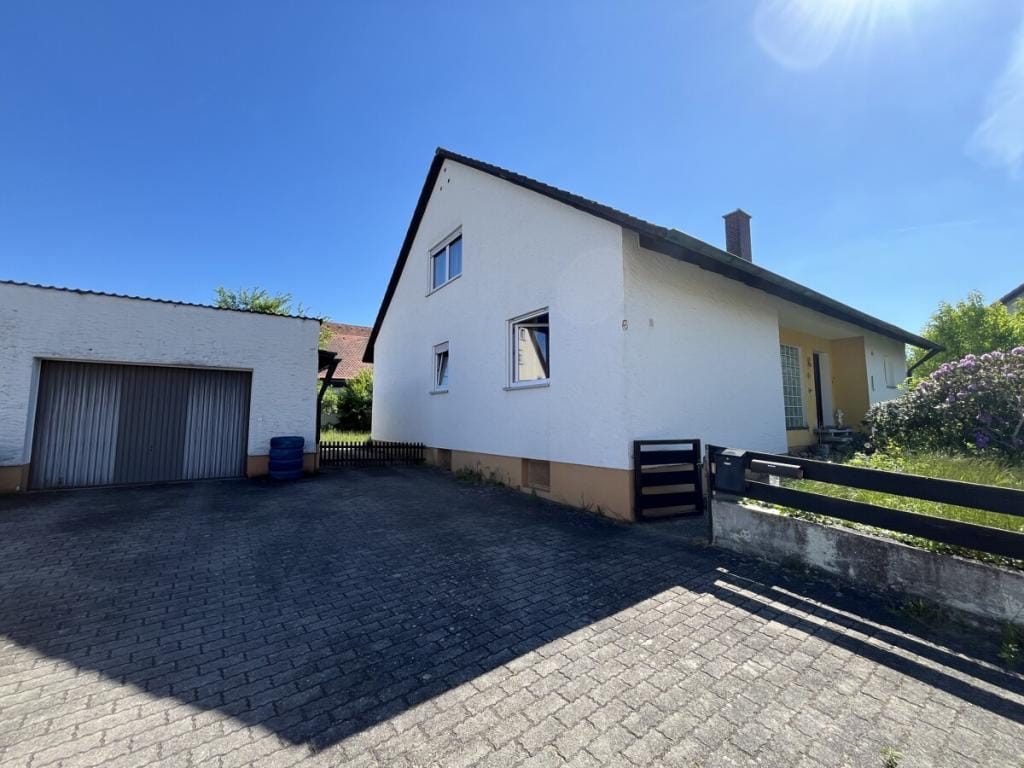 Immobilie in Röttenbach - Hier hat auch die große Familie viel Platz - Ihr neues zu Hause in Röttenbach! - Bild 2