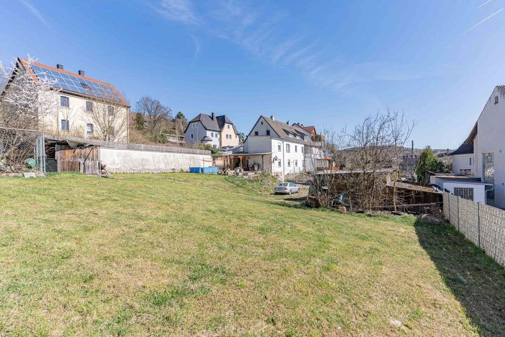 Immobilie in Sulzbach-Rosenberg - Viel Platz, Charme und Möglichkeiten – Doppelhaushälfte mit großem Grundstück in Sulzbach-Rosenberg - Bild 1