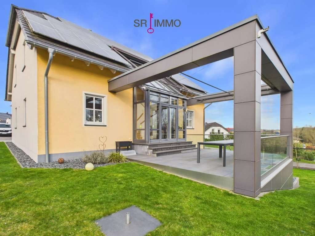 Immobilie in Arzfeld - Modernisiertes Einfamilienhaus mit Galerie, Kamin und großem Grundstück - Bild 0