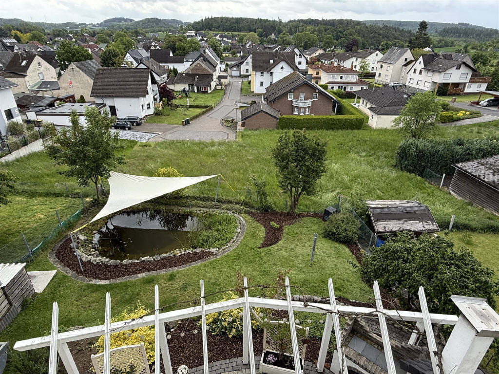 Immobilie in Großholbach - Gepflegtes Zuhause mit Wohlfühlcharakter, Kachelofen und sonniger Terrasse - Bild 2