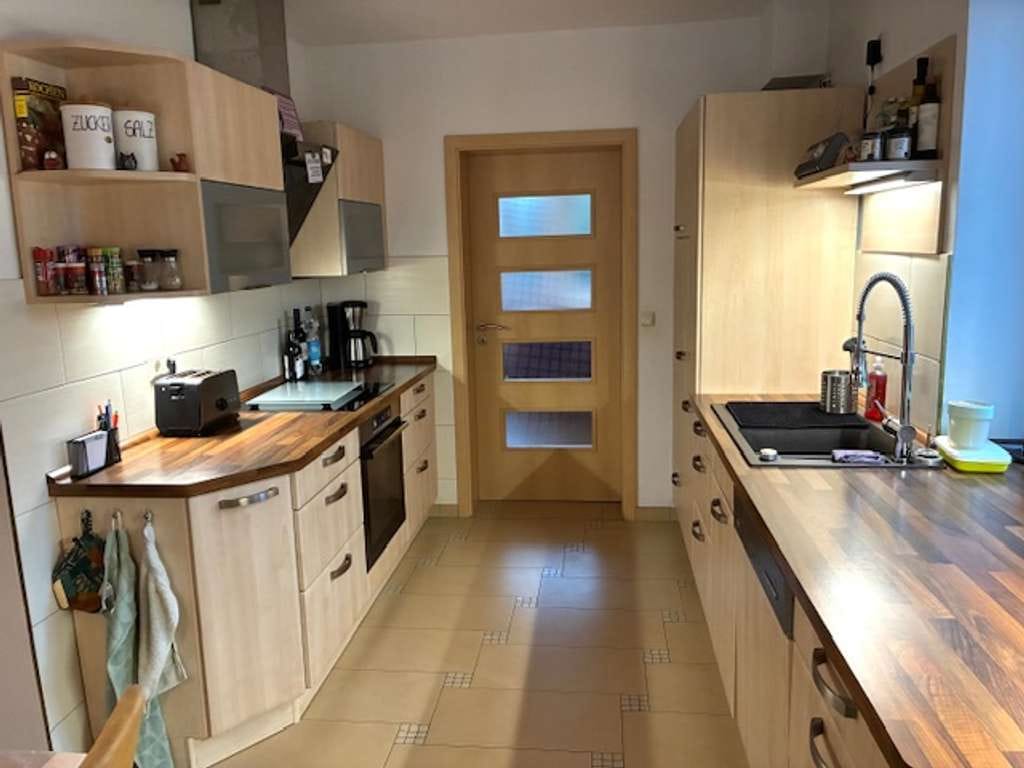 Immobilie in Stralendorf - Einfamilienhaus mit schönem Grundstück, voll unterkellert, Doppelcarport und Kaminofen - Bild 2