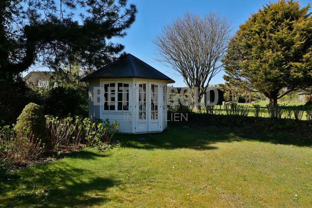 Immobilie in Kampen (Sylt) - Exklusives Wohnen unter Reet – sonniges Hausteil mit Terrasse und Garten in Kampen! - Bild 2