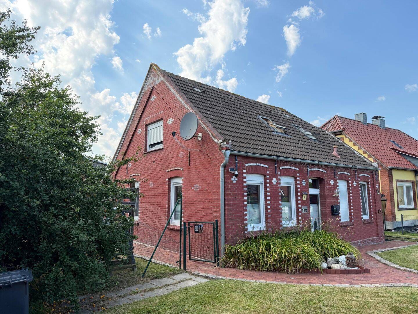Immobilie in Hinte - Einfamilienhaus in ruhiger Lage mit Eigentumsgrundstück zu verkaufen! - Bild 0