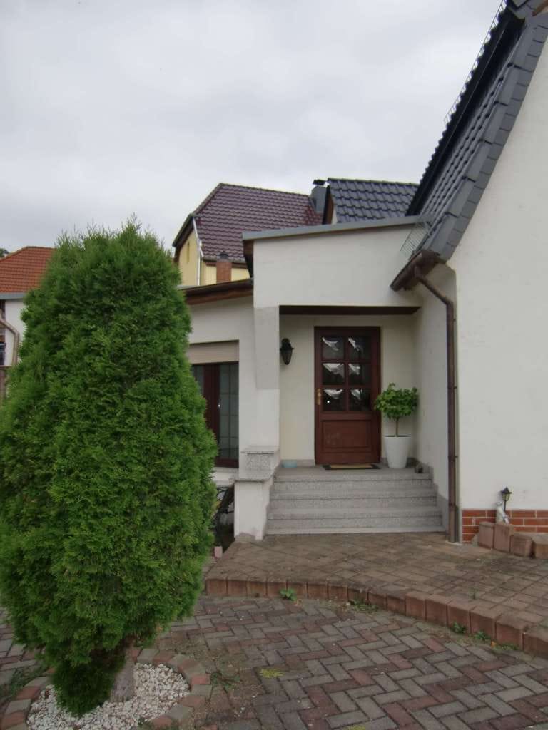 Immobilie in Roßleben-Wiehe - Einfamilienhaus mit Zufahrt/Garage und Garten in ruhiger Lage von Roßleben - Bild 4