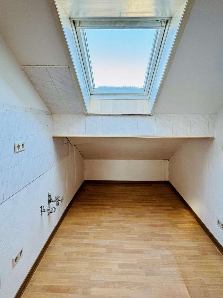 Immobilie in Freiberg am Neckar - Ein Knaller - Dachgeschosstraum 2 Zimmer - sofort frei - zu verkaufen - Bild 2