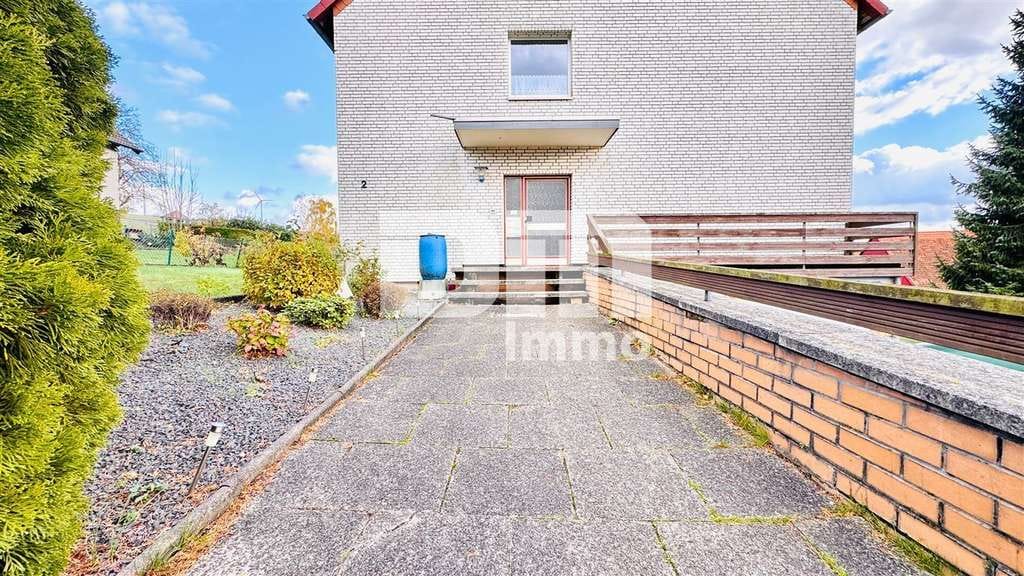 Immobilie in Duingen - Modernisiertes Dreifamilienhaus + 2 Garagen in idyllischer Lage mit großem Grundstück / Panoramablick - Bild 1