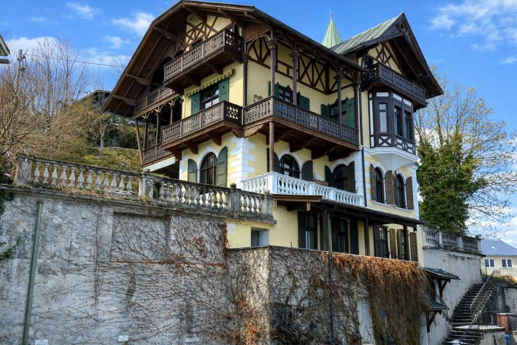 Immobilie in Berchtesgaden - **Herrschaftlich Wohnen in einer Denkmalgeschützten Villa im Herzen von Berchtesgaden** - Bild 0