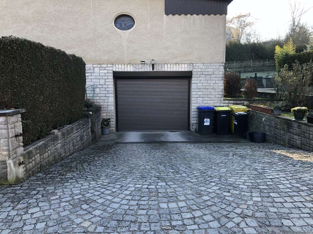 Immobilie in Apolda - Freistehendes Einfamilienhaus in beliebter Wohnlage - auf großem Grundstück mit 3 Garagen und Garten - Bild 3