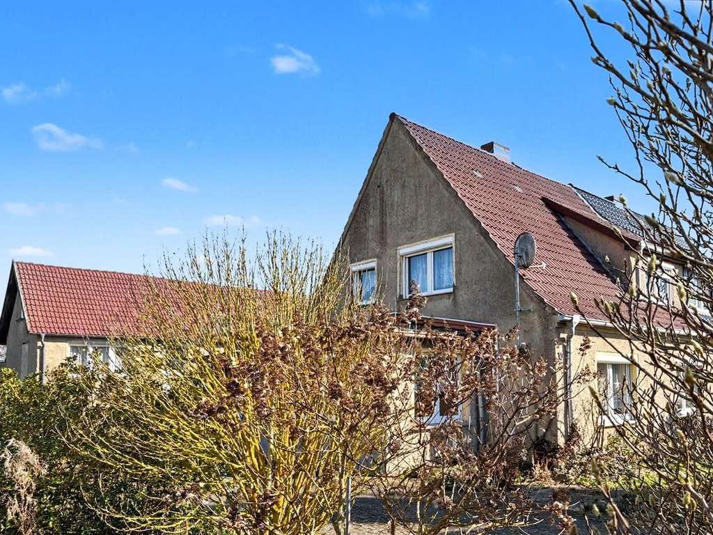 Immobilie in Loitz - Attraktive, sanierbare Doppelhaushälfte mit großer Einliegerwohnung in Rustow (Loitz) - Bild 0